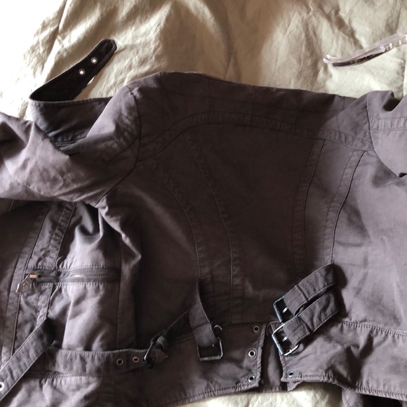 Meet your Posher! - Picture 2 of 7